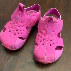 Nike pink girls water shoes sandals easy in